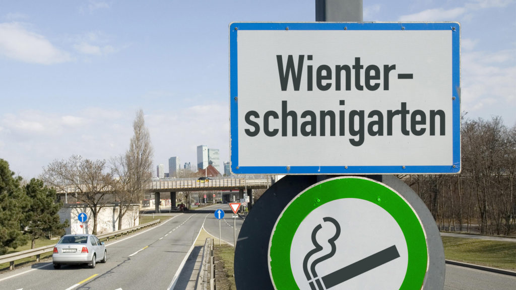 Ortsschild mit der Aufschrift "Wienterschanigarten"