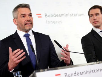 Nehammer neben Kurz