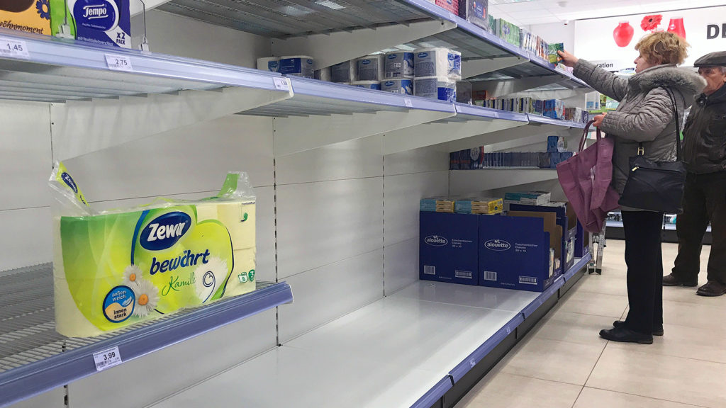 Klopapier in Supermarktregal