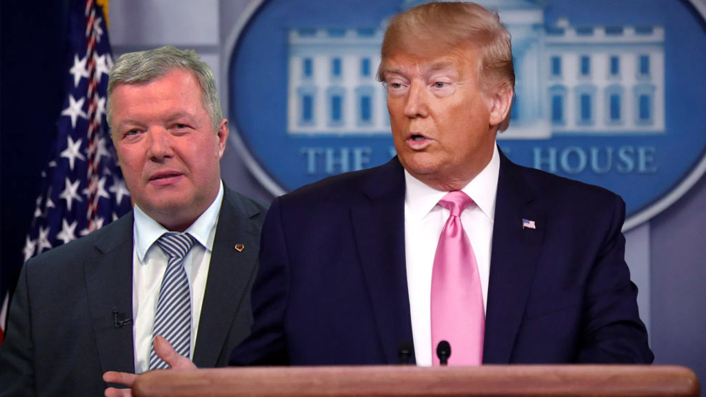 Bernhard Tilg neben Trump