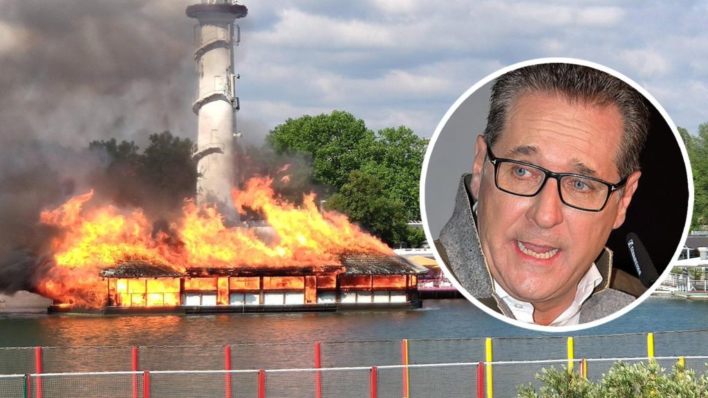 Brennendes Schiff, daneben Strache