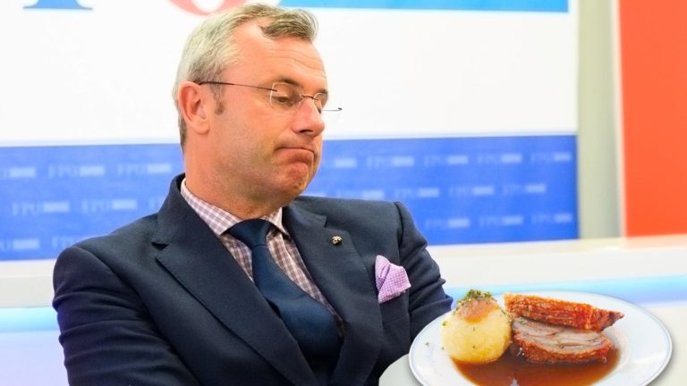 Norbert Hofer mit Schweinsbraten