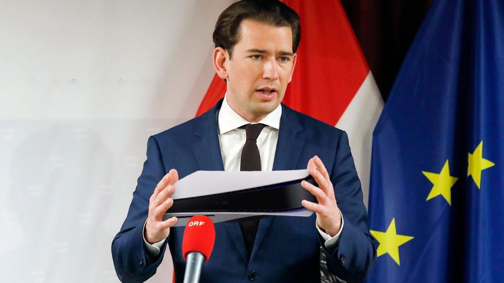 Kurz hält eine Playstation 5