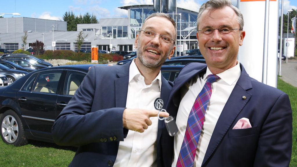 Kickl und Hofer vor einem VW Phaeton
