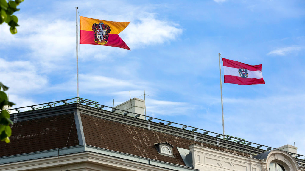 Flagge von Gryffindor über Kanzleramt