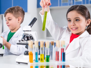 Kinder forschen im Labor