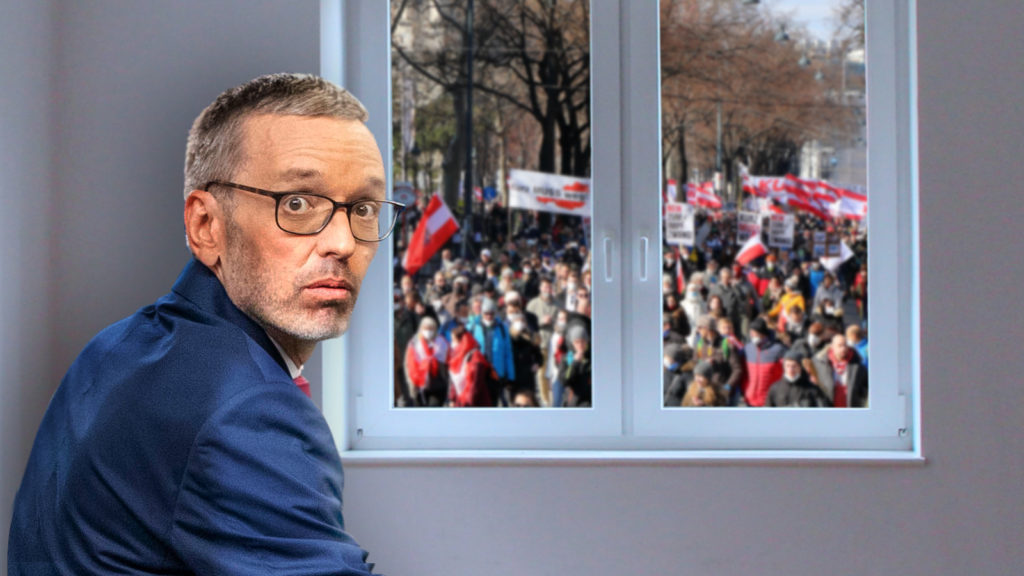 Kickl schaut ungläubig aus seinem belagerten Fenster