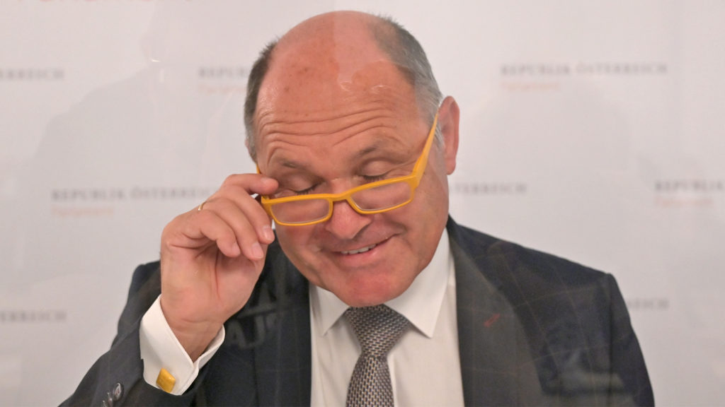 Sobotka lächelt verschmitzt