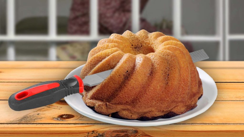 Ein verdächtig wirkender Gugelhupf mit eingebackener Feile