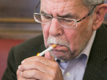 Van der Bellen raucht