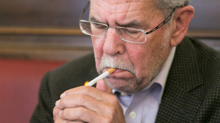 Van der Bellen raucht