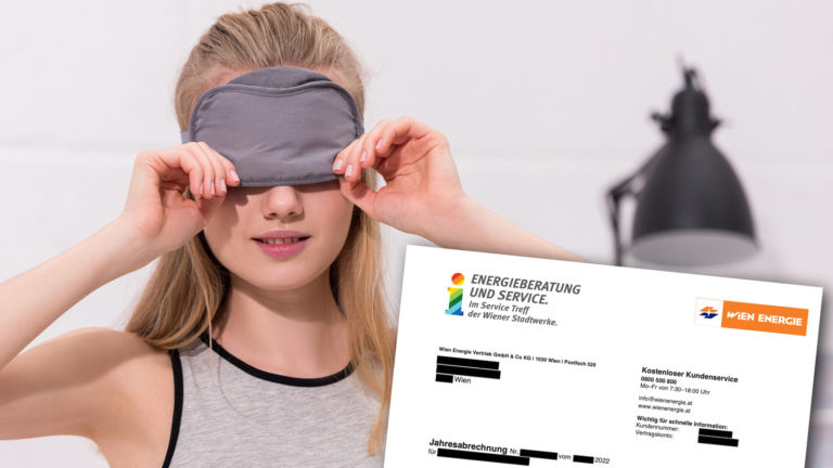 Frau zieht sich Augenmaske an