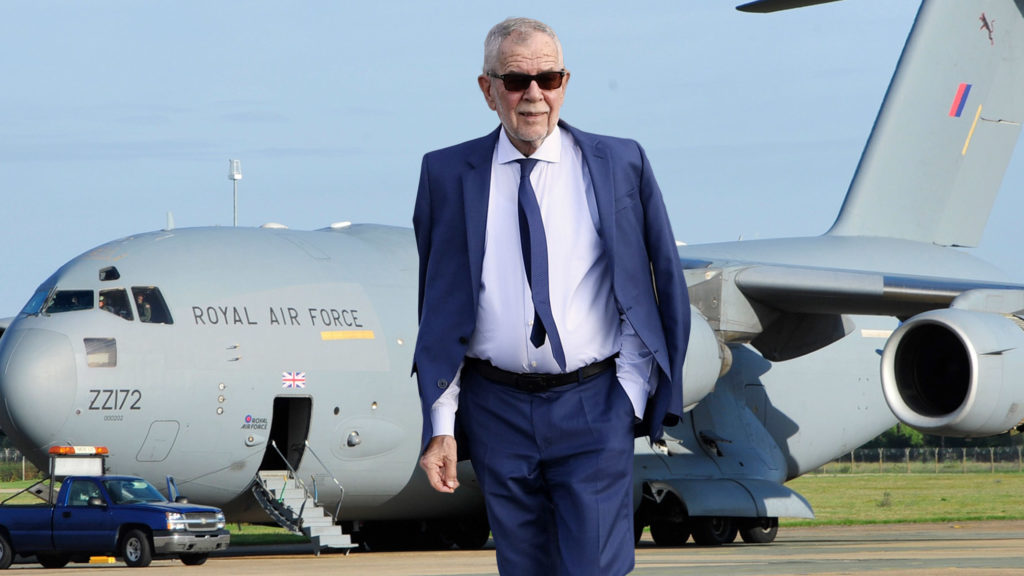 Van der Bellen mit Sonnenbrille