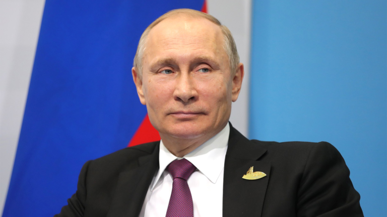 Putin lächelt