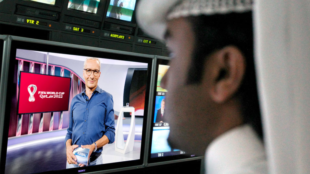 Scheich schaut Pariasek im TV an