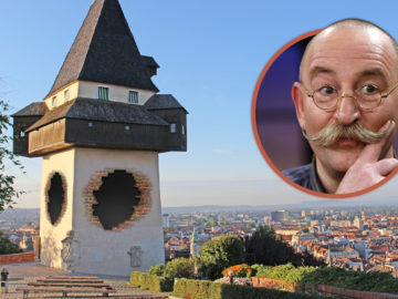 Grazer Uhrturm mit großem Loch in der Mauer