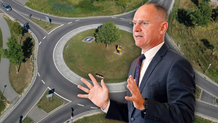 Karner vor Kreisverkehr