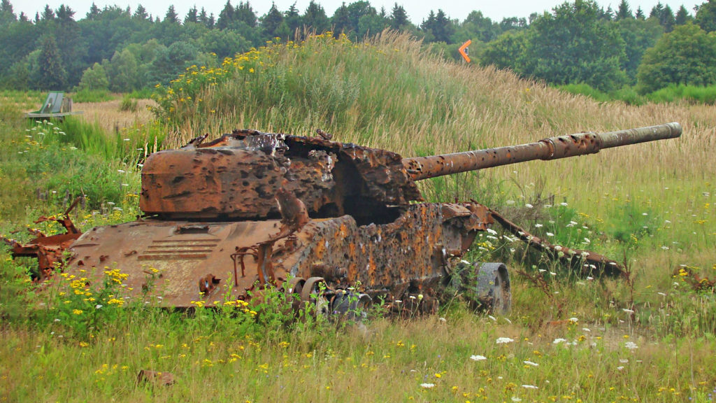 Ein alter rostiger Panzer