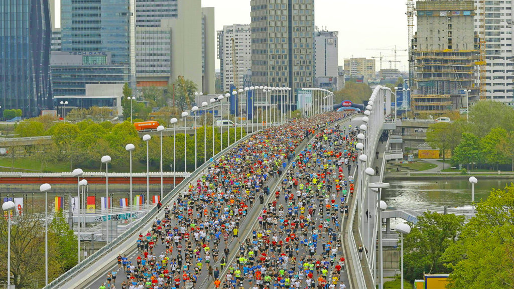 Marathon-Läufer auf der Reichsbrücke