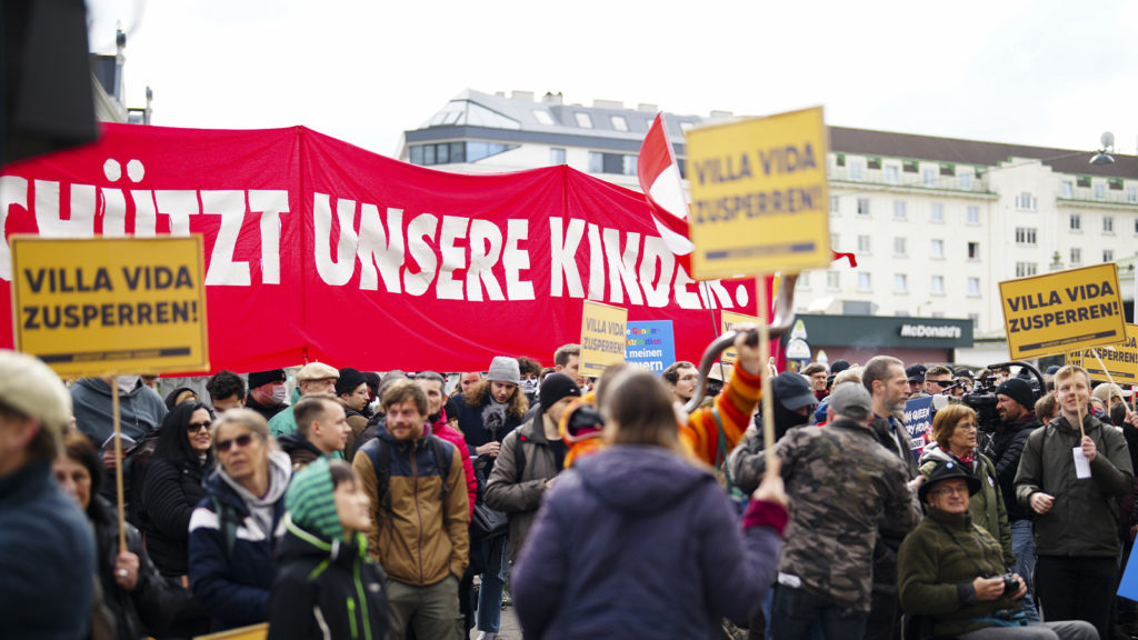 Demo gegen Kinderbuchlesung in Wien