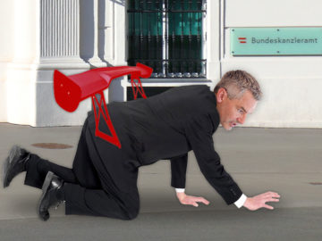 Kanzler Nehammer krabbelt mit einem Heckspoiler am Gesäß vorm Bundeskanzleramt