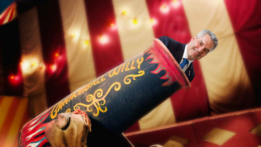 Nehammer in einer Clown Kanone