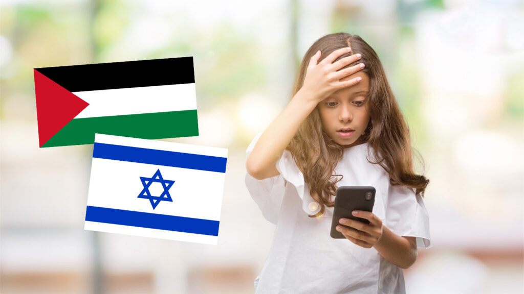 Mädchen schaut bestürzt auf ihr Handy, daneben die Flaggen von Israel und Palästina