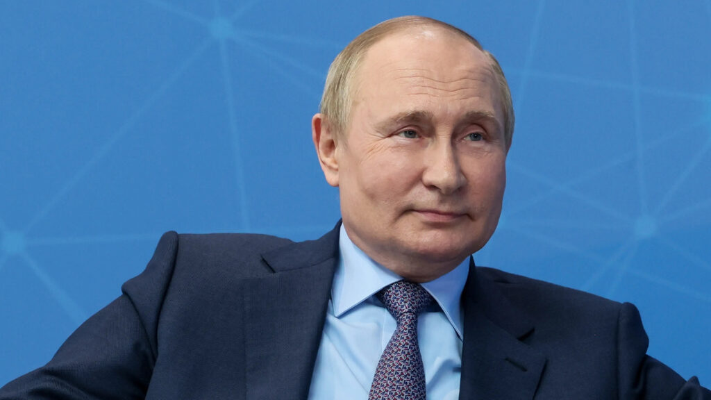 Putin lächelt selbstgefällig