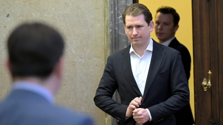 Sebastian Kurz verlässt dem Gerichtssaal