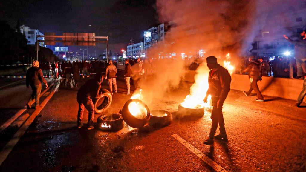 Ausschreitungen mit Feuer