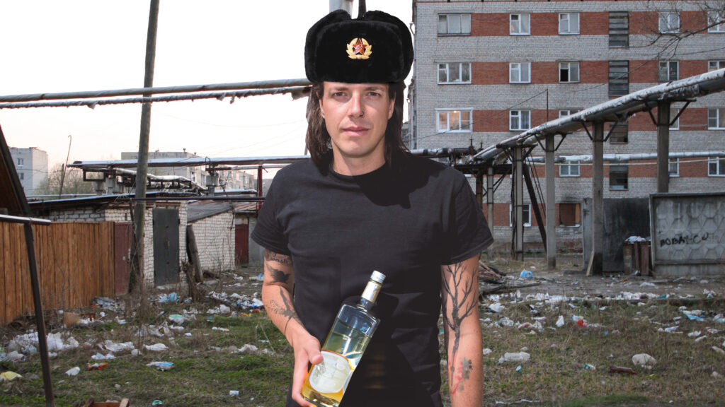 Marco Pogo als Russe