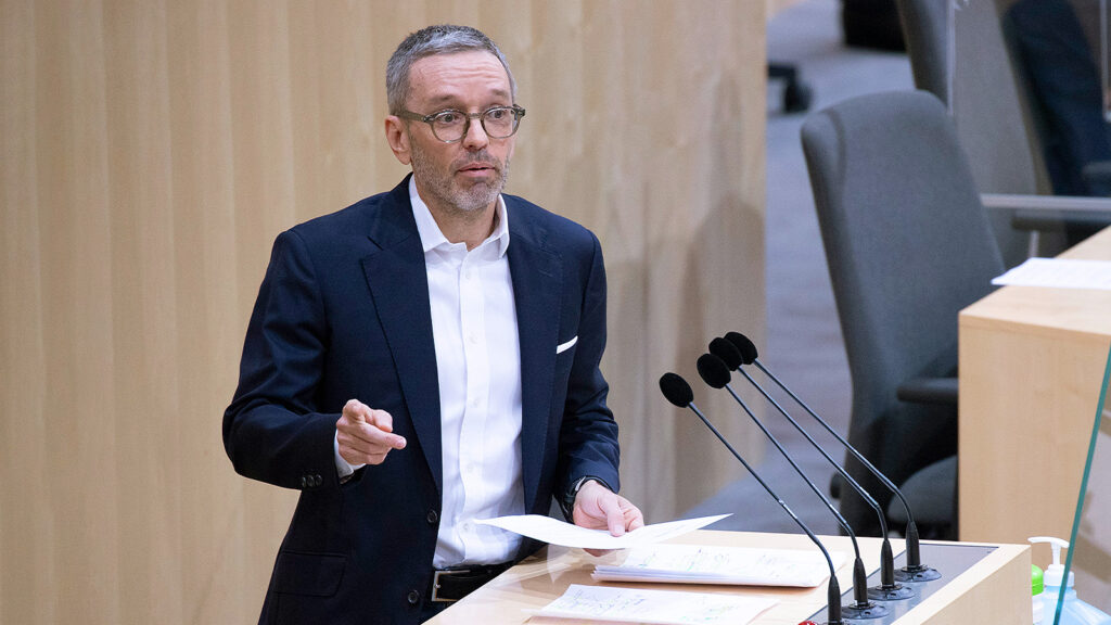 Kickl hält eine Rede im Nationalrat