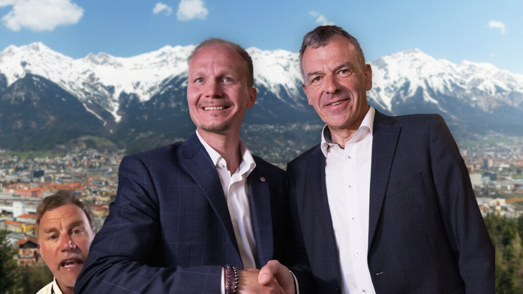 Die Wahlgewinner Anzengruber und Willi geben sich die Hand