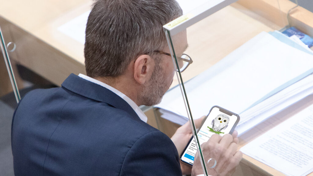 Kickl entdeckt Eule auf Willhaben