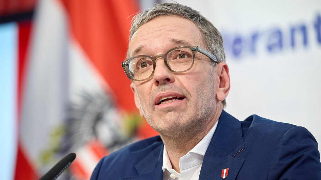Das Bild zeigt einen nervösen Kickl.
