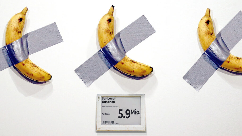 Angeklebte Bananen mit Preisschild