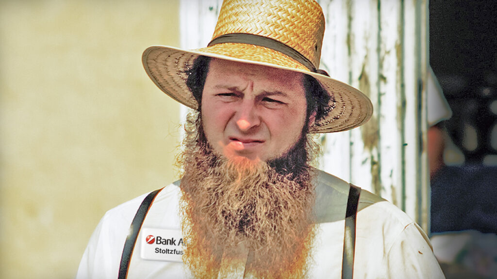 Das Bild zeigt einen Amish Mann mit bedrücktem Gesichtsausdruck.