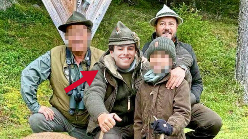 Das Bild zeigt den Attentäter mit Benko und anderen Menschen bei der Jagd.