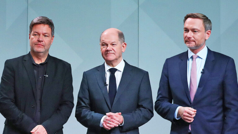 Das Bild zeigt Habeck, Scholz und Lindner.