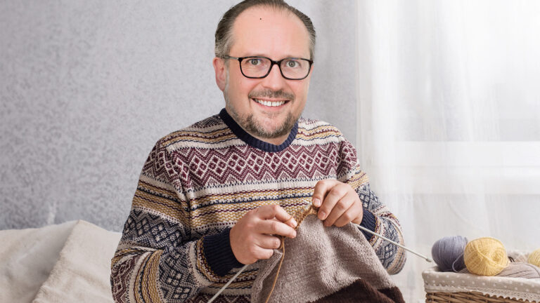 Schallenberg beim Stricken