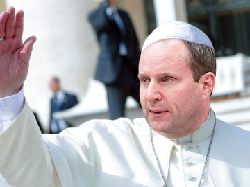 Das Bild zeigt Matthias Strolz im Papst Gewande.