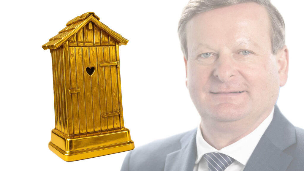 Gottfried Waldhäusl neben der goldenen Waldhäusl-Trophäe