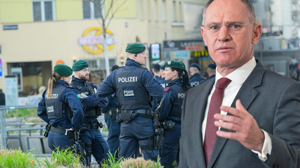 Karner neben Polizisten