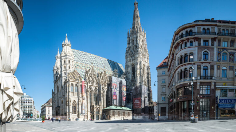 Das Bild zeigt einen menschenleeren Stephansplatz.