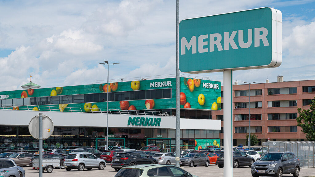 Das Bild zeigt eine Merkur Filiale.