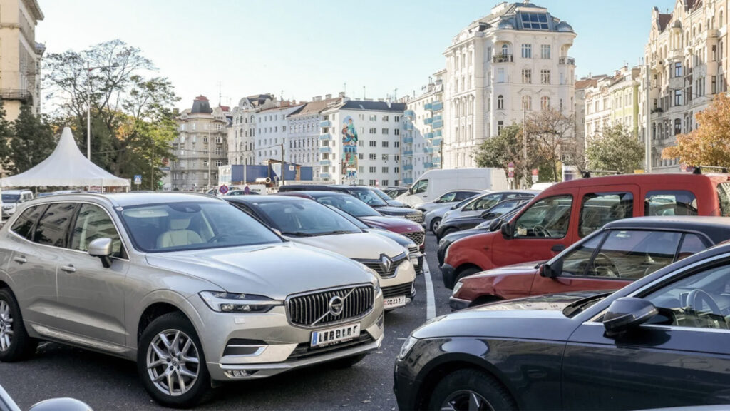 Das Bild zeigt den alten Naschmarkt Parkplatz.