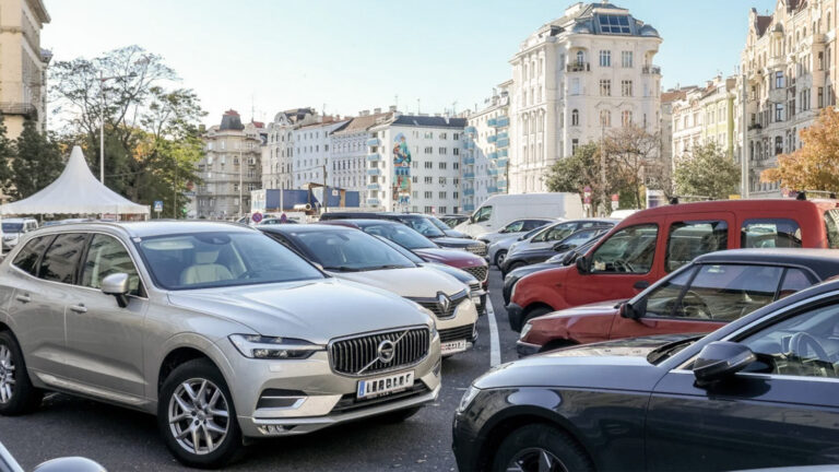Das Bild zeigt den alten Naschmarkt Parkplatz.