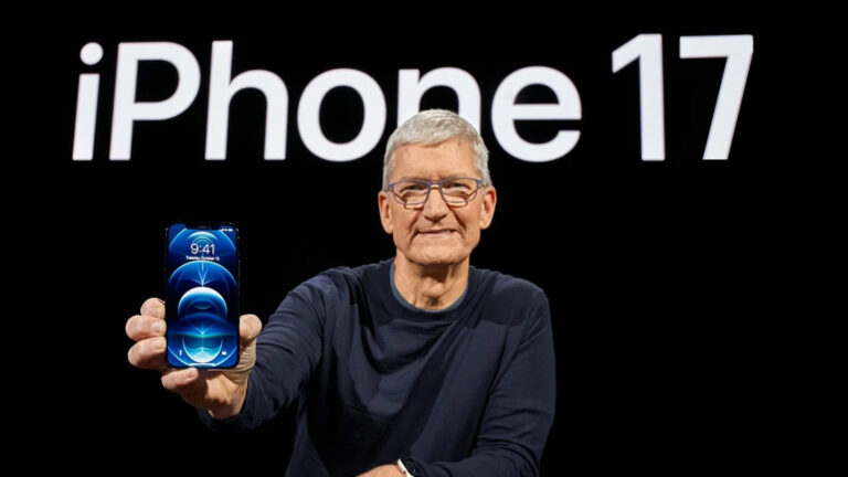 Das Bild zeigt Tim Cook bei der Präsentation des iPhone 17.