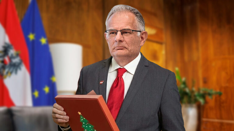Das Bild zeigt Marterbauer mit traurigem Gesicht. Er hält einen Adventkalender in der Hand.