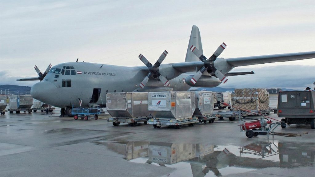 Bundesheer C-130 beim Beladen